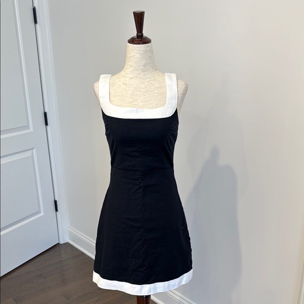 Black and White Sleeveless Dress